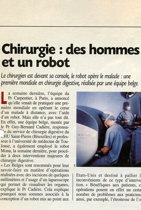 Chirurgie : des hommes et un robot